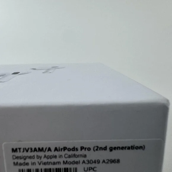 Apple AirPods Pro 2nd Gen Wireless Earbuds White Bluetooth USB-C Case MTJV3AM/A - Picture 4 of 11